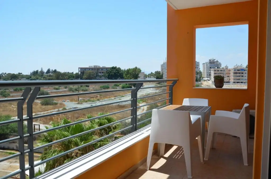 Ларнака: Mirabella Mackenzie 1 Bedroom Flat Sleeps 4