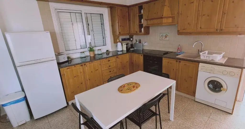 Паралимни: Stay Frederick 2 Br Penthouse