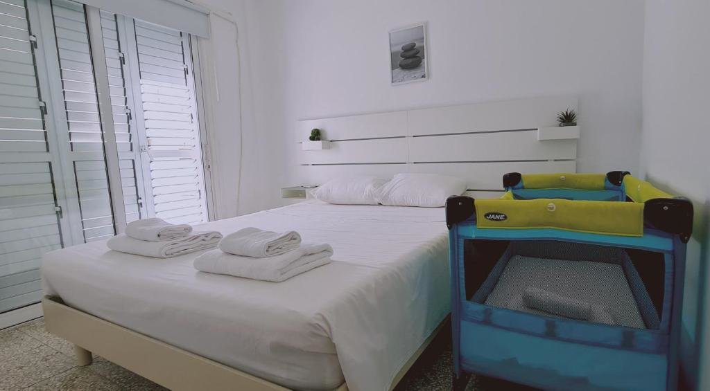 Паралимни: Stay Frederick 2 Br Penthouse