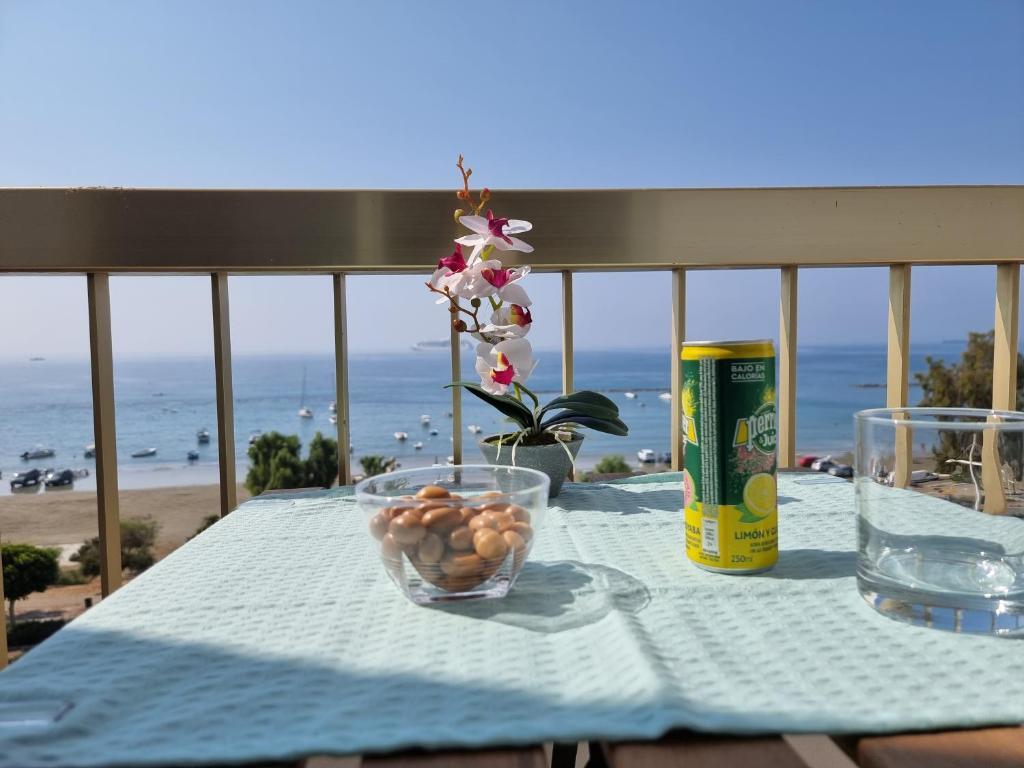 Лимассол: Super Modern Beachfront 1 bedroom - sleeps 4