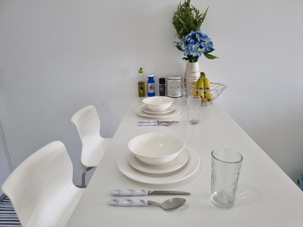 Лимассол: Super Modern Beachfront 1 bedroom - sleeps 4