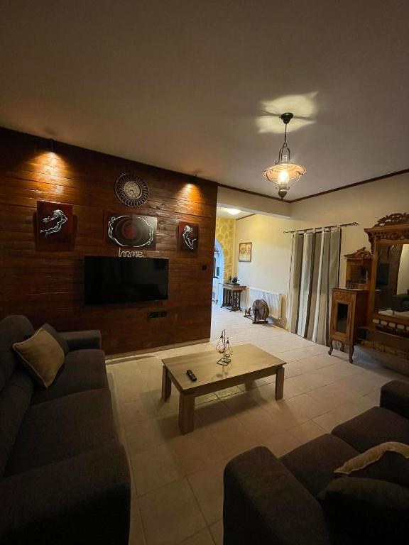 Пейя: MariArodes House
