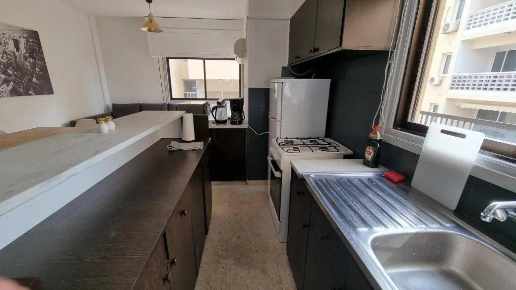 Ларнака: Cozy Beach Apt / 100 MBit+ Netflix / Near Airport