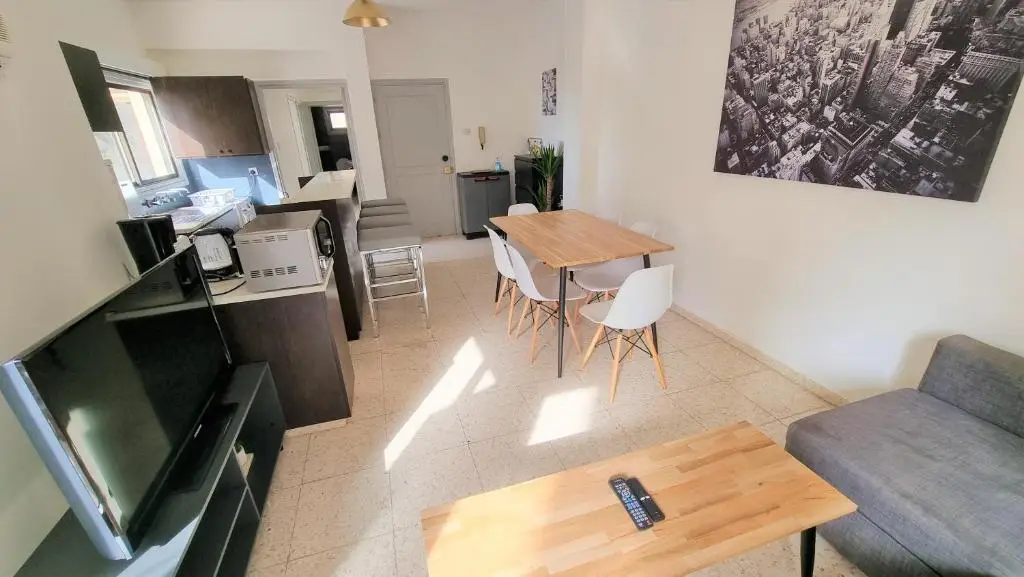 Ларнака: Cozy Beach Apt / 100 MBit+ Netflix / Near Airport