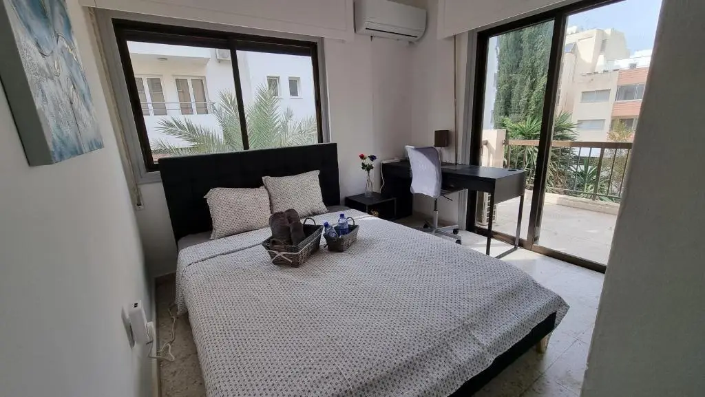 Ларнака: Cozy Beach Apt / 100 MBit+ Netflix / Near Airport