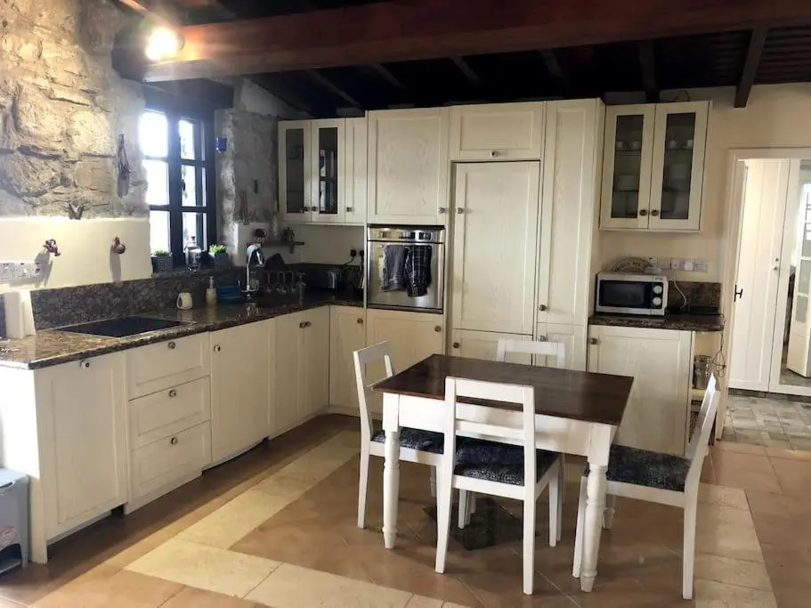 Писсури: 'I Folia' Village house with roof garden and terrace