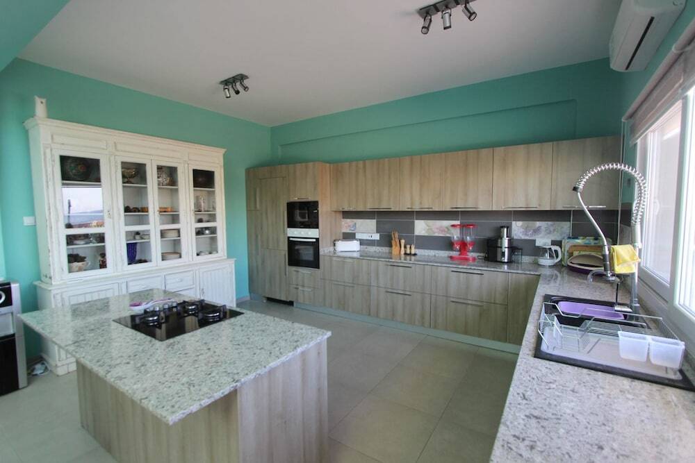 Кучук Эренкой: Villa With 5 Bedrooms in Tatlisu, With Pool Access, Enclosed Garden an