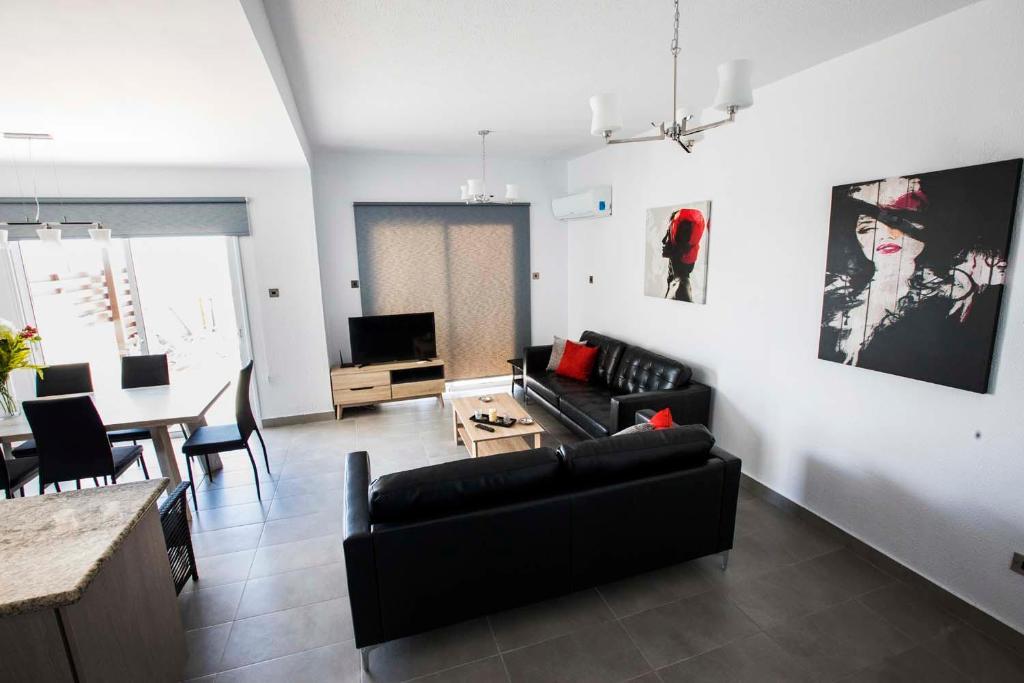 Хлорака: Diamond Townhouse 17