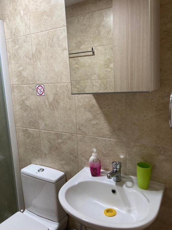 Лимассол: Newly Refurbished Big Central Studio, less than 100m to the sea