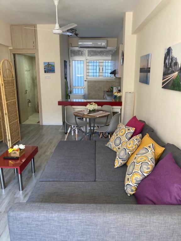 Лимассол: Newly Refurbished Big Central Studio, less than 100m to the sea