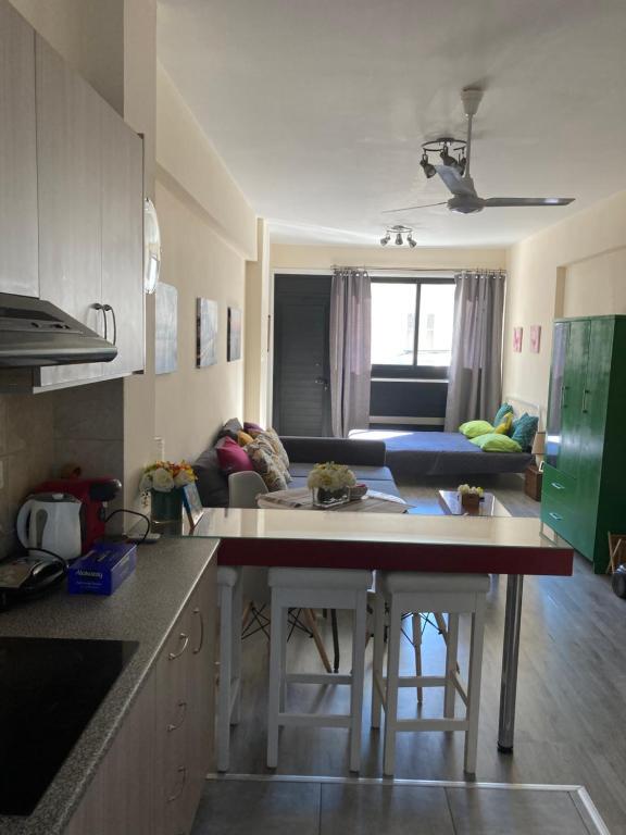 Лимассол: Newly Refurbished Big Central Studio, less than 100m to the sea
