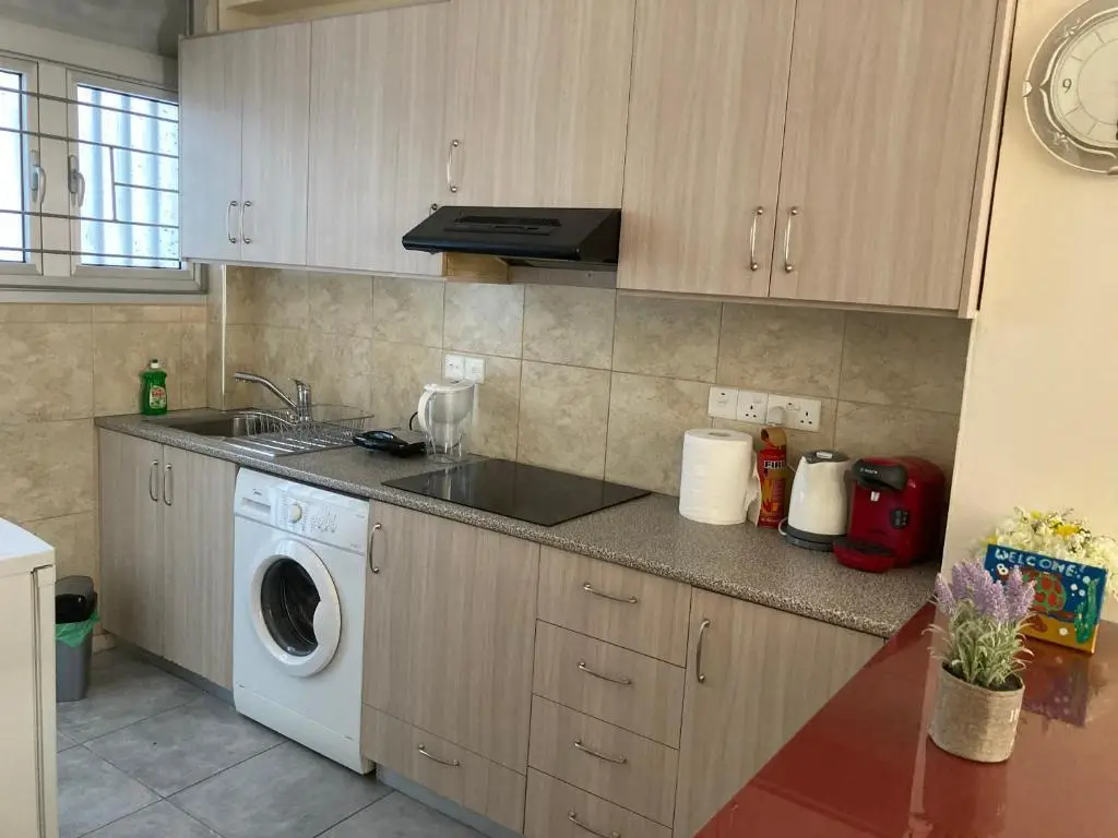 Лимассол: Newly Refurbished Big Central Studio, less than 100m to the sea