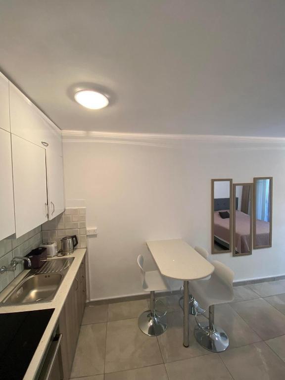 Паралимни: Ground Floor Studio (Fully Renovated)