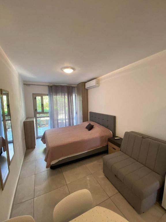 Паралимни: Ground Floor Studio (Fully Renovated)