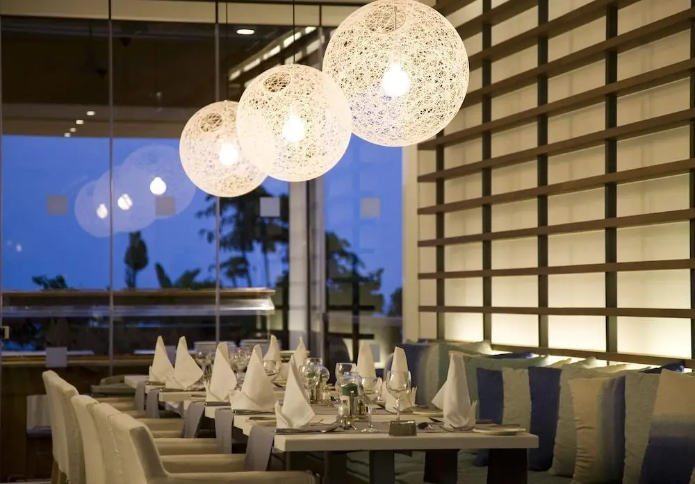 Какопетрия: Capo Bay Hotel