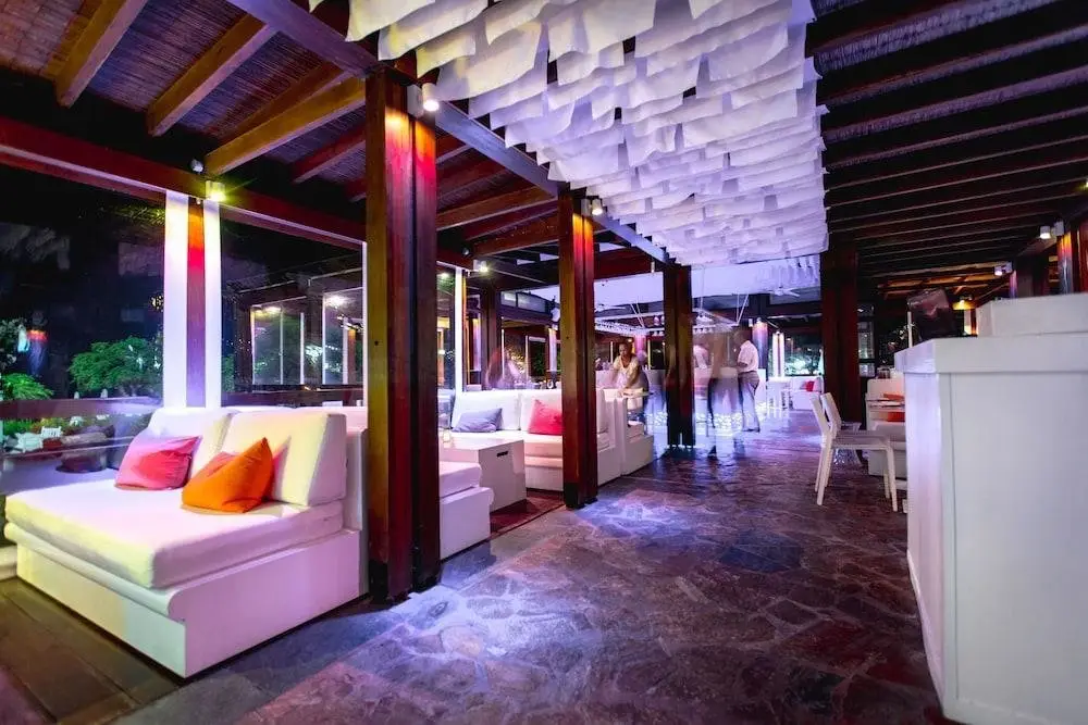 Какопетрия: Capo Bay Hotel