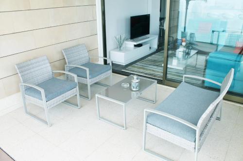Ларнака: Lazuli Beachfront Apartment 254