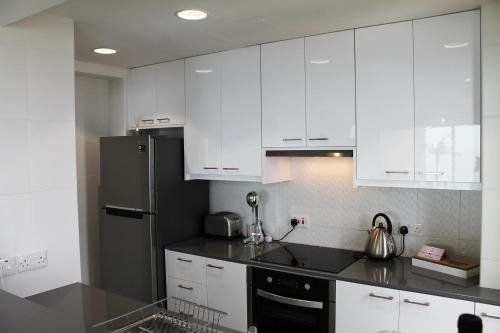 Ларнака: Lazuli Beachfront Apartment 254