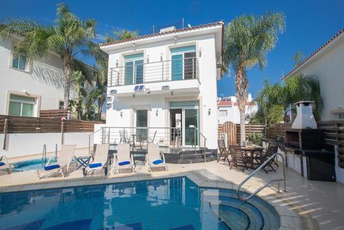 Beautiful 5 Star Holiday Villa in a Prime Location in Protaras, Book Early To Secure Your Dates, Protaras Villa 1269 — фото 1