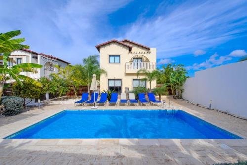 Протарас: Imagine Your Family Renting a Luxury Holiday Villa Close To Protaras’ Main Attractions, Protaras Villa 1193