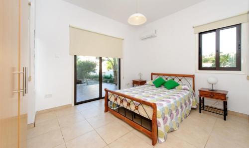 Протарас: Imagine Your Family Renting a Luxury Holiday Villa Close To Protaras’ Main Attractions, Protaras Villa 1193