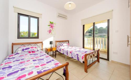 Протарас: Imagine Your Family Renting a Luxury Holiday Villa Close To Protaras’ Main Attractions, Protaras Villa 1193