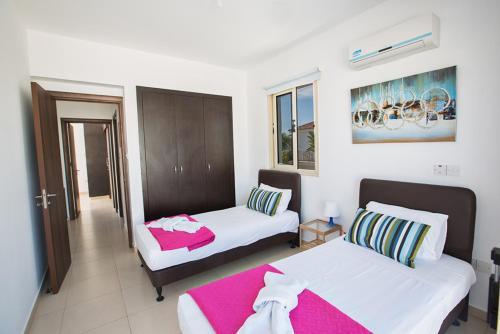 Протарас: Imagine Your Family Renting a Luxury Holiday Villa Close To Protaras’ Main Attractions, Protaras Villa 1291