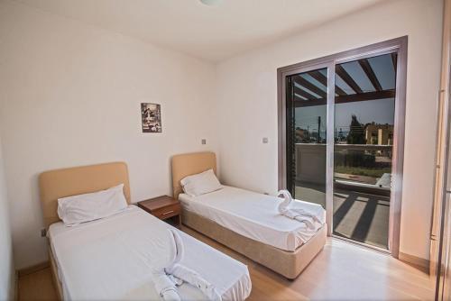 Айя-Напа: Picture This, Enjoying Your Holiday in a Luxury 5 Star Villa in Ayia Napa, for Less Than a Hotel, Ayia Napa Villa 1297