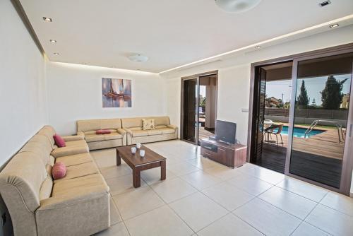 Айя-Напа: Picture This, Enjoying Your Holiday in a Luxury 5 Star Villa in Ayia Napa, for Less Than a Hotel, Ayia Napa Villa 1297