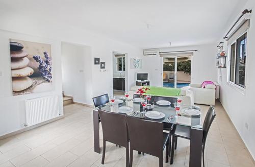 Протарас: Picture This, Enjoying Your Holiday in a Luxury 5 Star Villa in Paralimni,For Less Than a Hotel, Paralimni Villa 1198