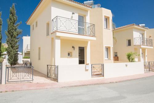 Протарас: Picture This, Enjoying Your Holiday in a Luxury 5 Star Villa in Paralimni,For Less Than a Hotel, Paralimni Villa 1198