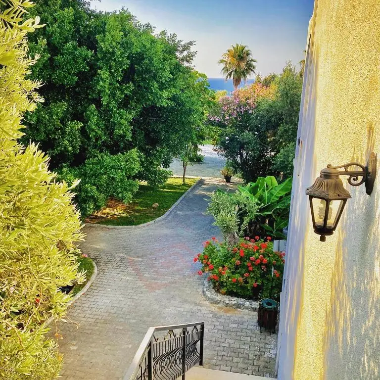 Алсанджак: Bare Hill Holiday Apartments