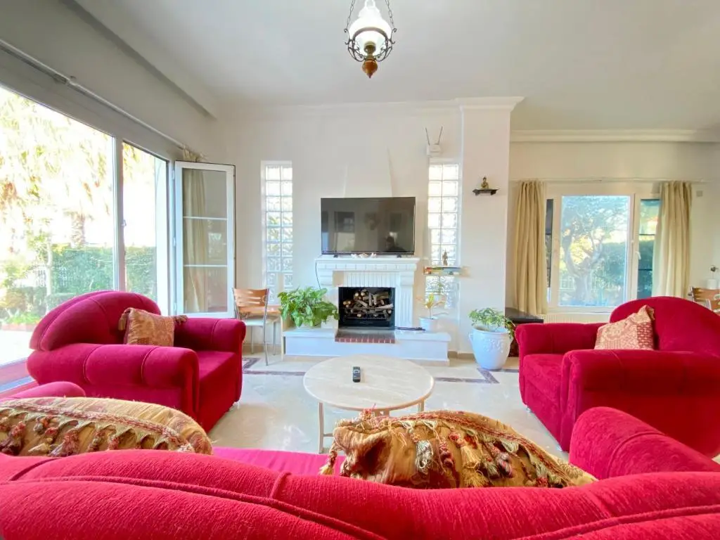 Лапта: 4 Bedroom Deluxe Villa with Mountain and Sea View