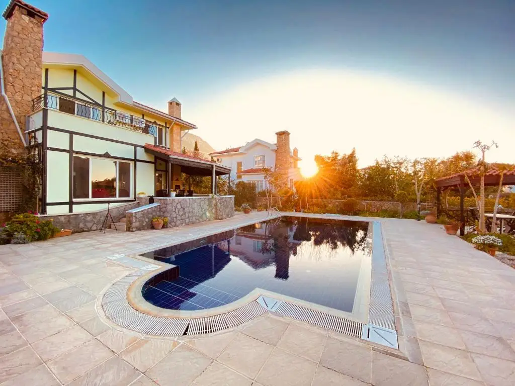 4 Bedroom Deluxe Villa with Mountain and Sea View — фото 1