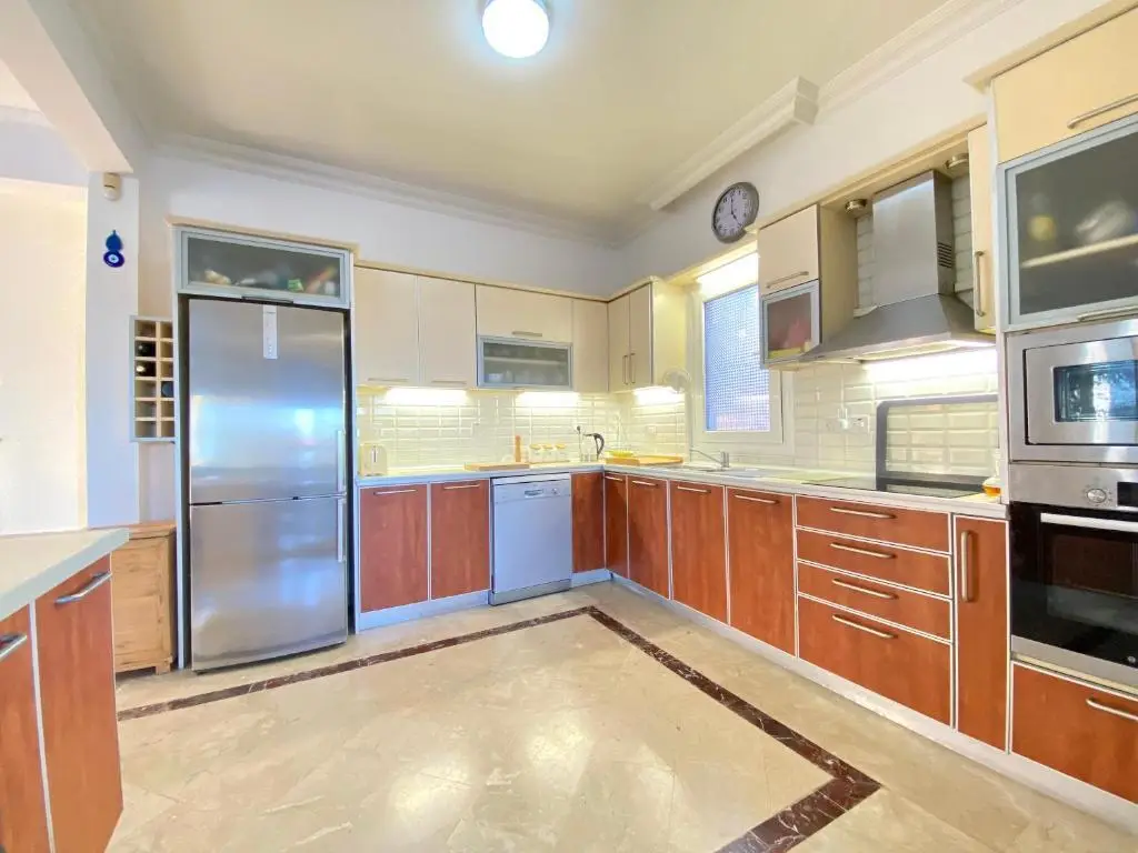 Лапта: 4 Bedroom Deluxe Villa with Mountain and Sea View