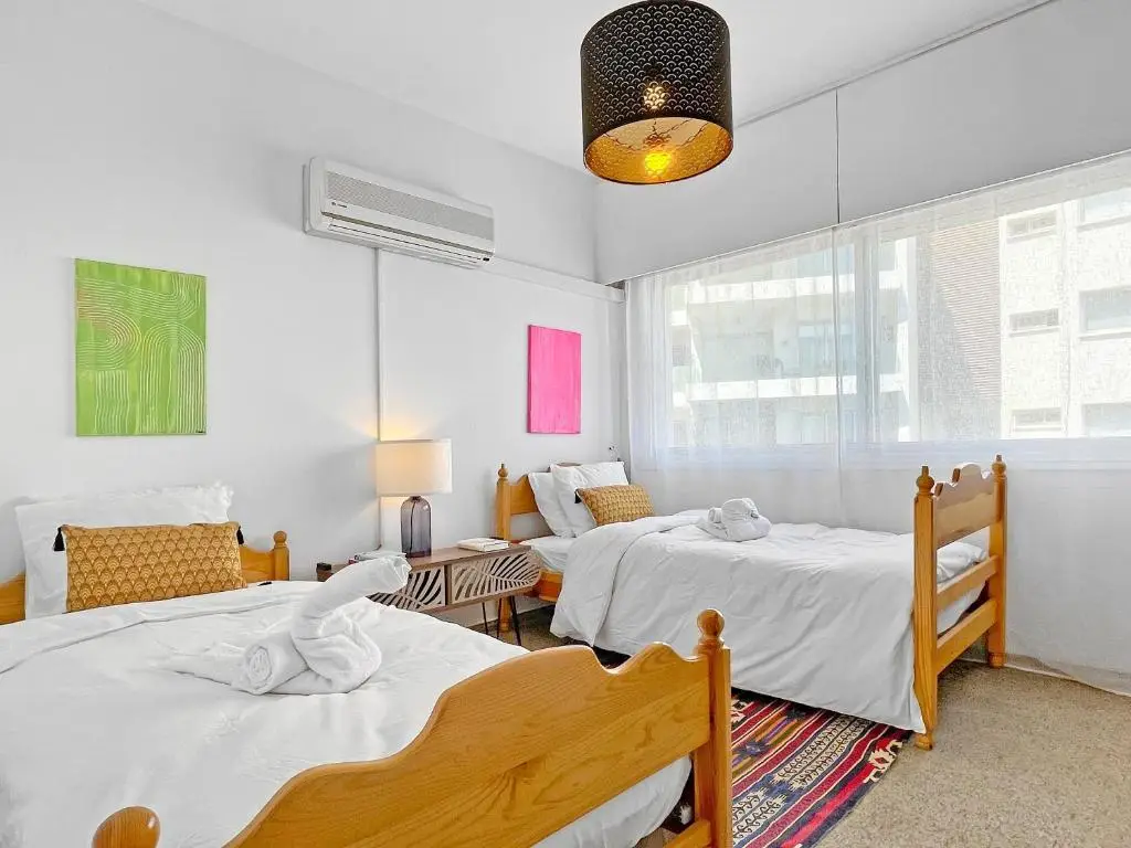 Ларнака: 2BR SEAFRONT Apt in city center close to the beach