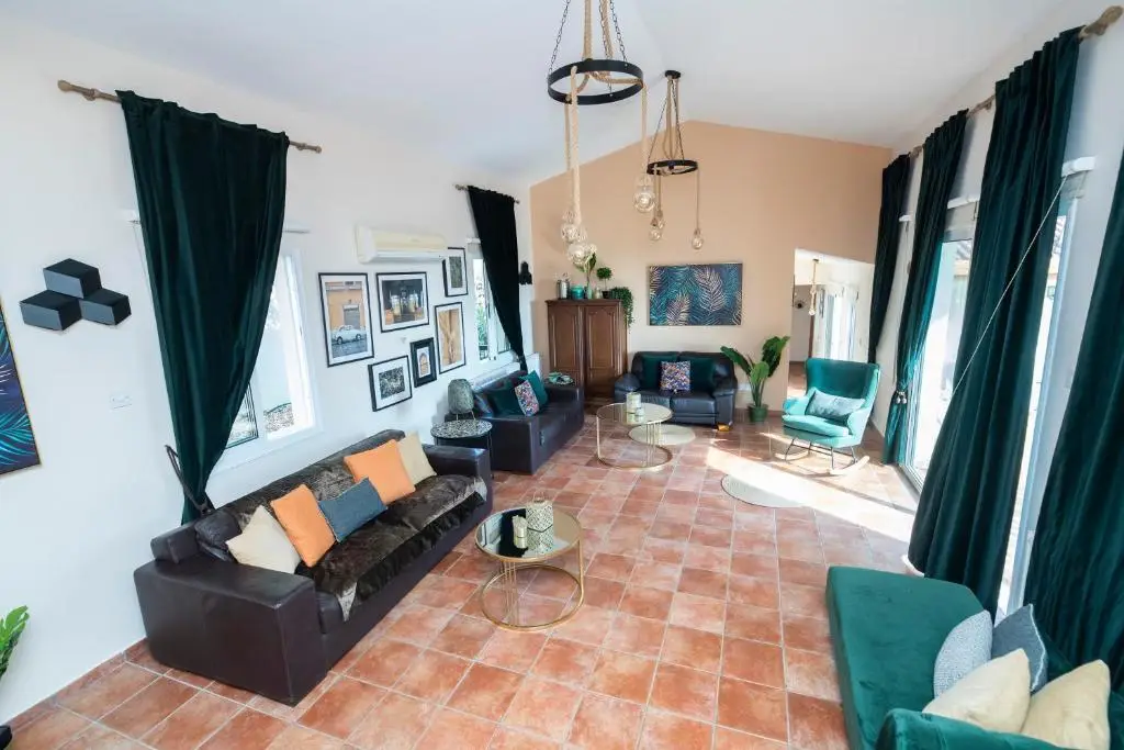 Тала: 5 bed Villa in Tala, Pool & Panoramic Sea view