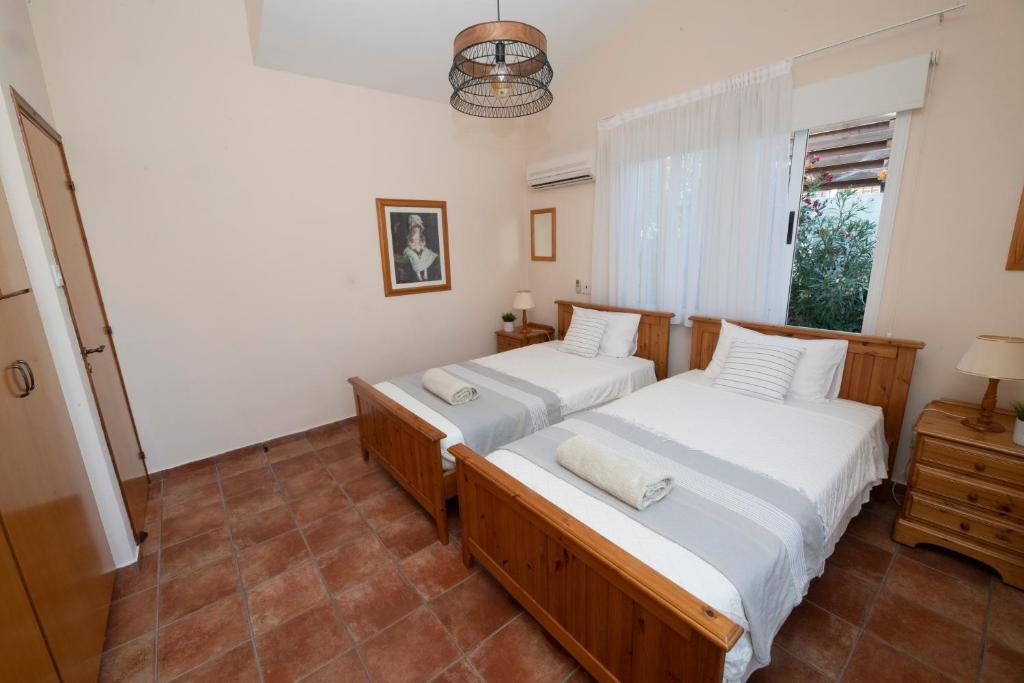 Тала: 5 bed Villa in Tala, Pool & Panoramic Sea view
