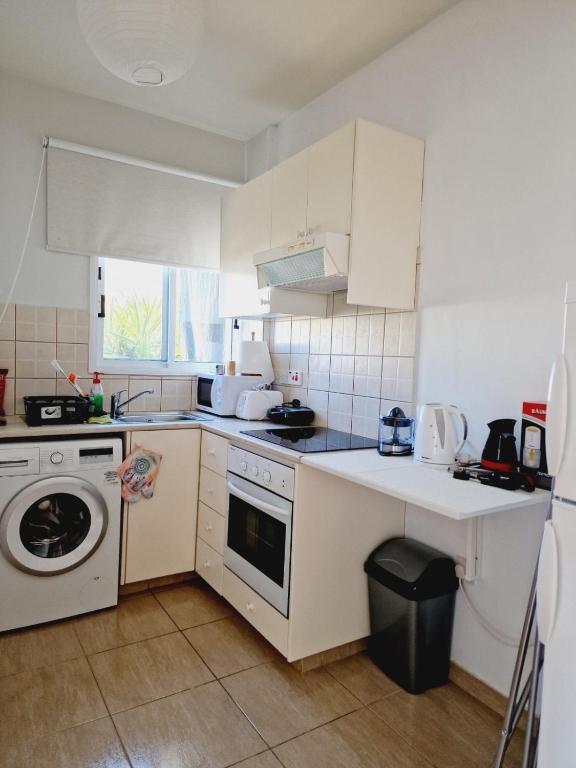 Пейя: Sea view one bed apartment with pool in Peyia B7