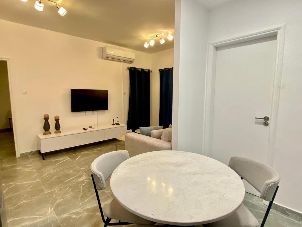 Агиос Тихонас: White Arches Apt #2 by Trulycyprus