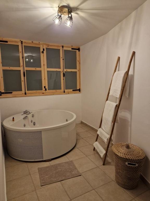 Какопетрия: Aprosmeno Jacuzzi House 3 With Private Pool