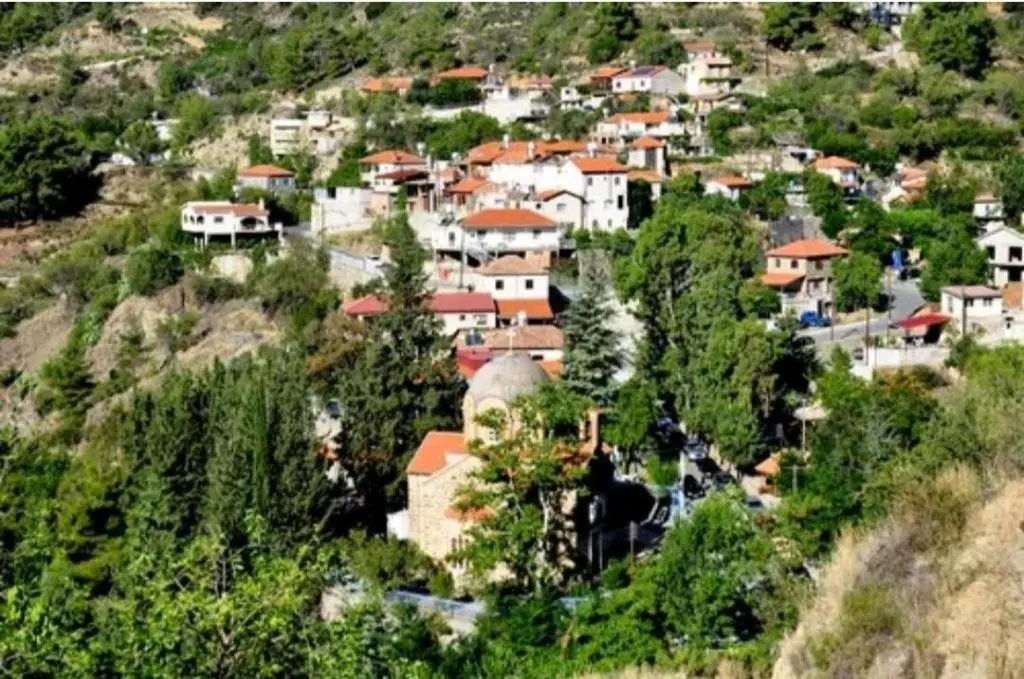 Потамитисса: The cave apartment