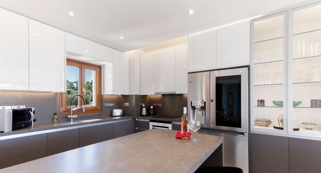 Куклия: Modern apartment NZ11 large balconies with Sea and Mountain Views