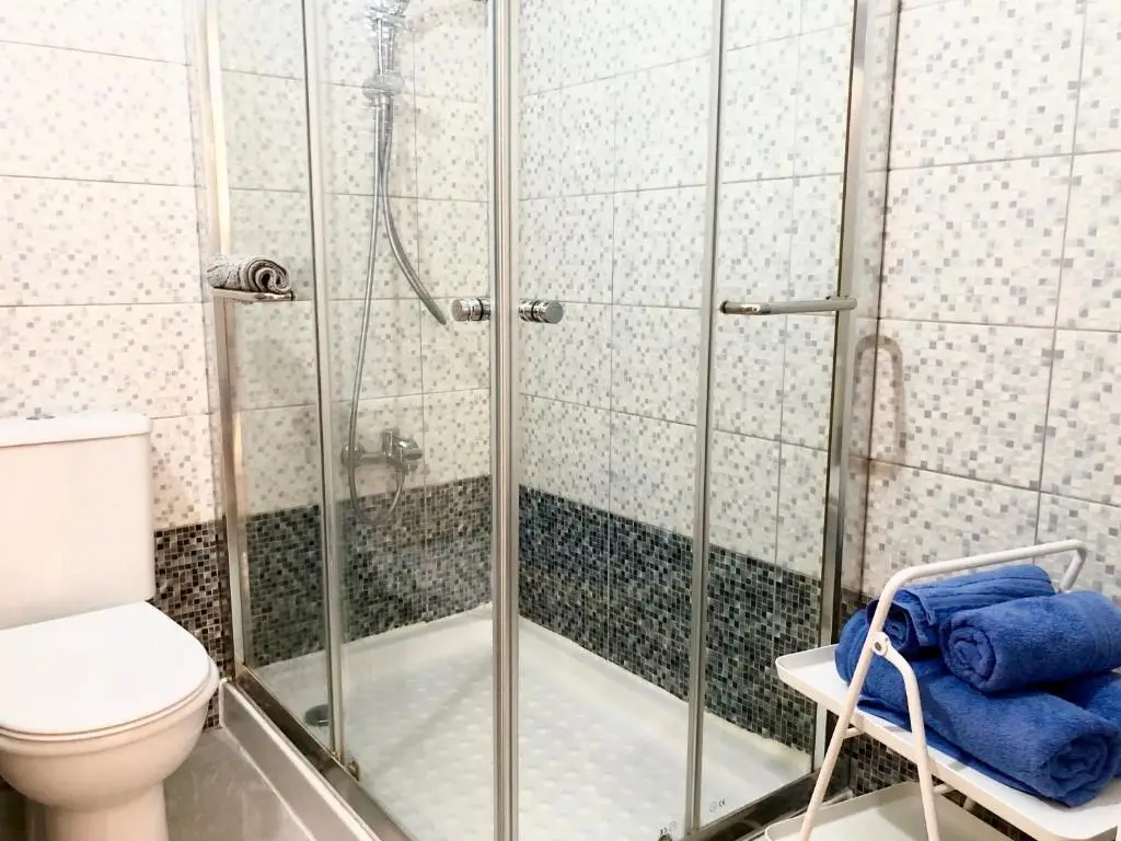 Лимассол: 1 bedroom flat, prime location near sea, sleeps 4