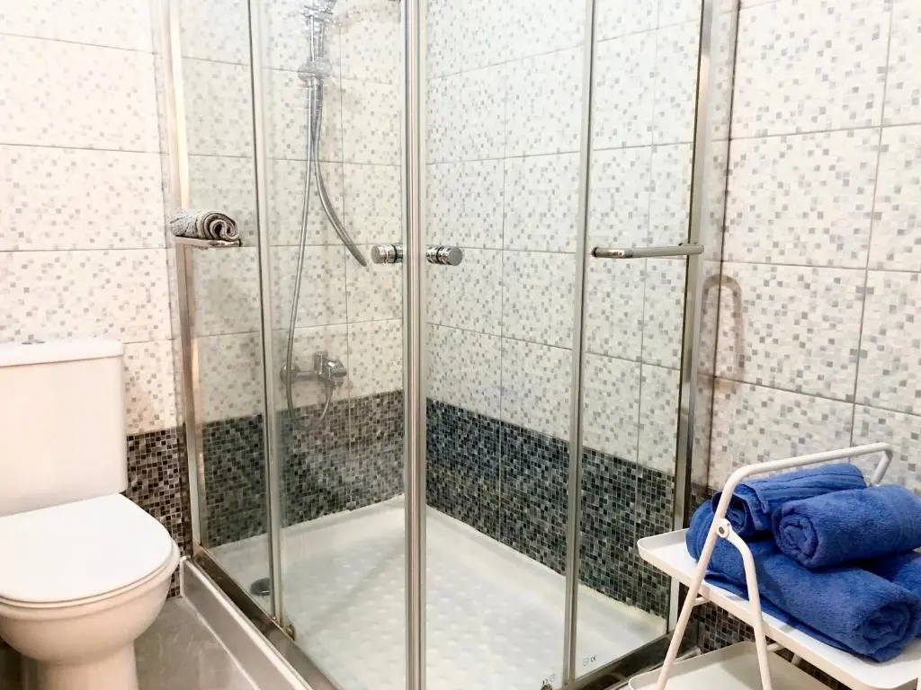 Лимассол: 1 bedroom flat, prime location near sea, sleeps 4