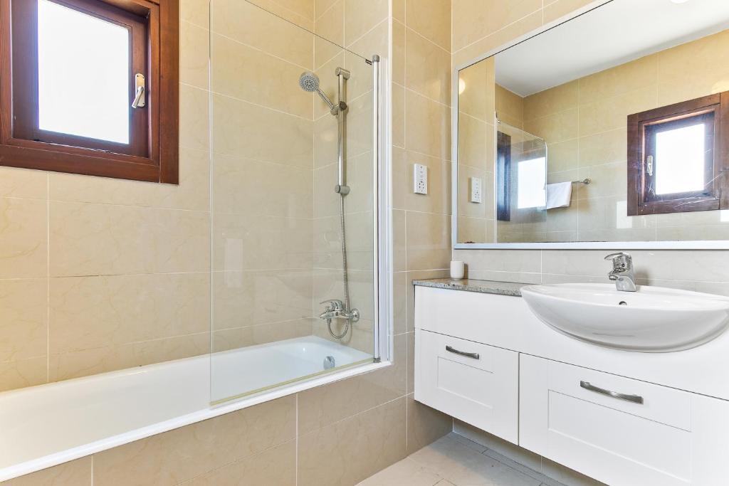 Куклия: 2 bedroom Apartment Anatoli with communal pool, Aphrodite Hills Resort