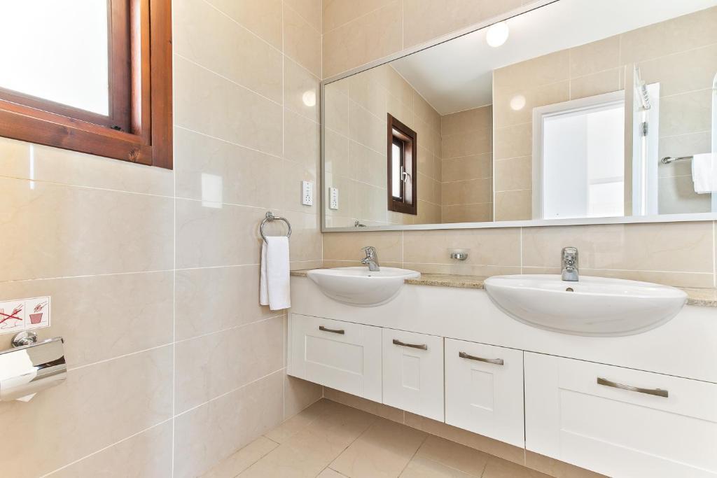 Куклия: 2 bedroom Apartment Anatoli with communal pool, Aphrodite Hills Resort