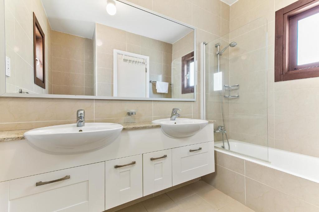 Куклия: 2 bedroom Apartment Anatoli with communal pool, Aphrodite Hills Resort