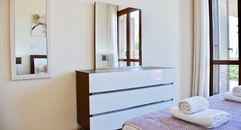 Куклия: 2 bedroom Apartment Pomos with garden and sea views, Aphrodite Hills Resort