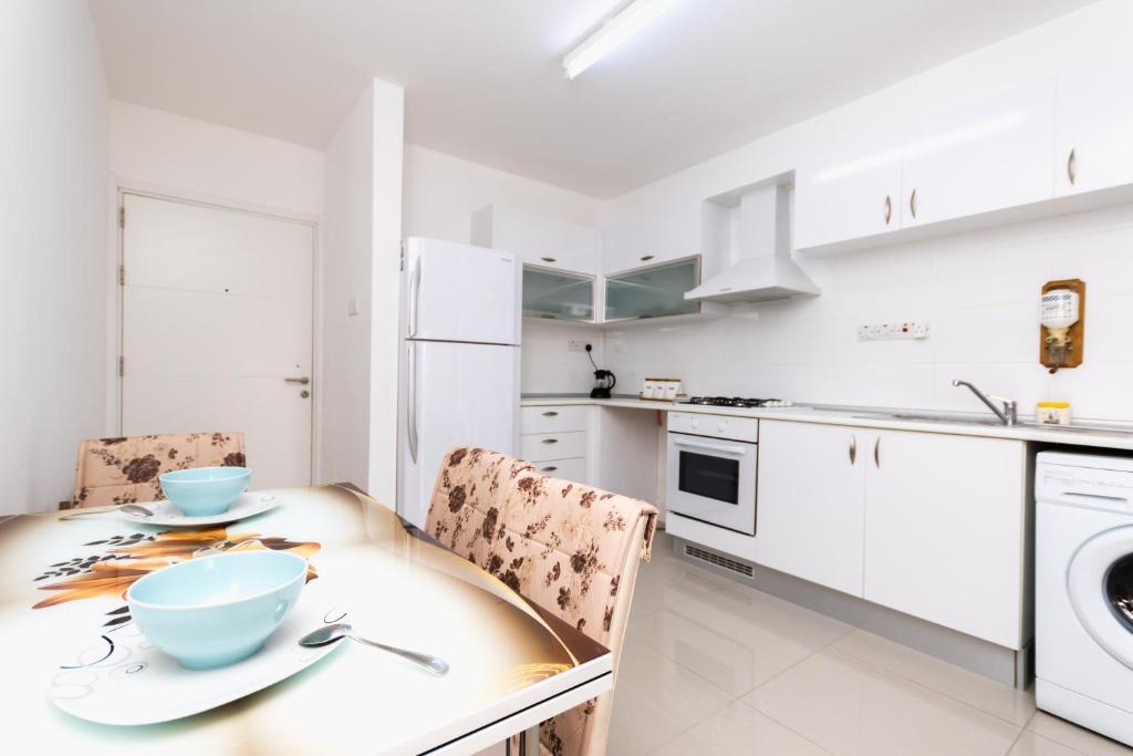 Алсанджак: Spacious Three-Bedroom Apartment with Sea View A3